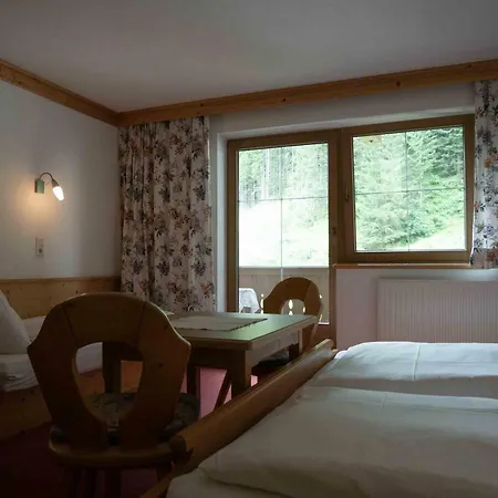 Haus Tanneck Pensjonat Tux