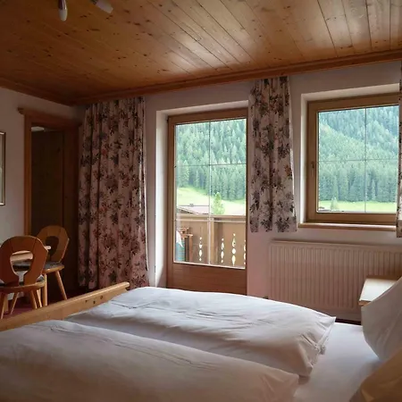 Haus Tanneck بيت ضيافة *