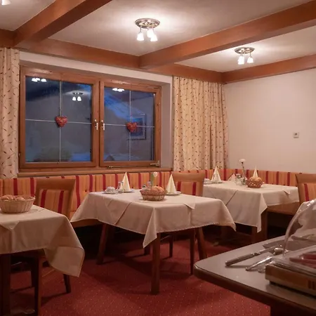 Haus Tanneck بيت ضيافة تكس